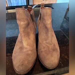 Lucky Brand Textured Tan Ankle Boots